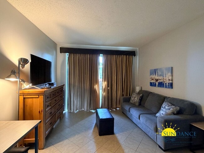 Building Photo - Fully Furnished Condo Unit in Fort Walton Beach!