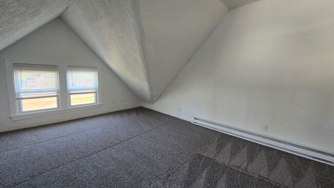 Building Photo - 2047 Lawrence Ave