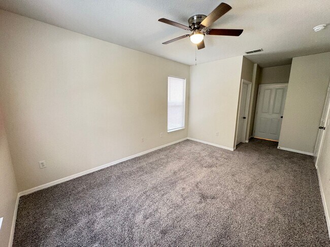 Building Photo - 6016 Hemingway Cir