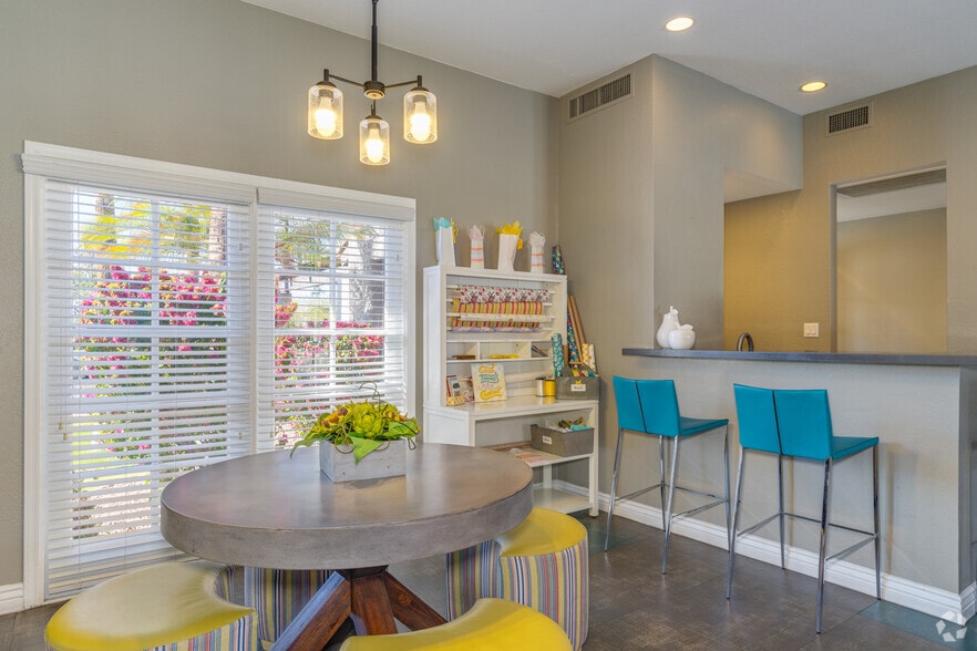 Leasing Office - Willow Creek