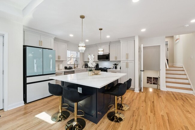 Building Photo - Fully Furnished: Beautiful 4-Bedroom Home ...