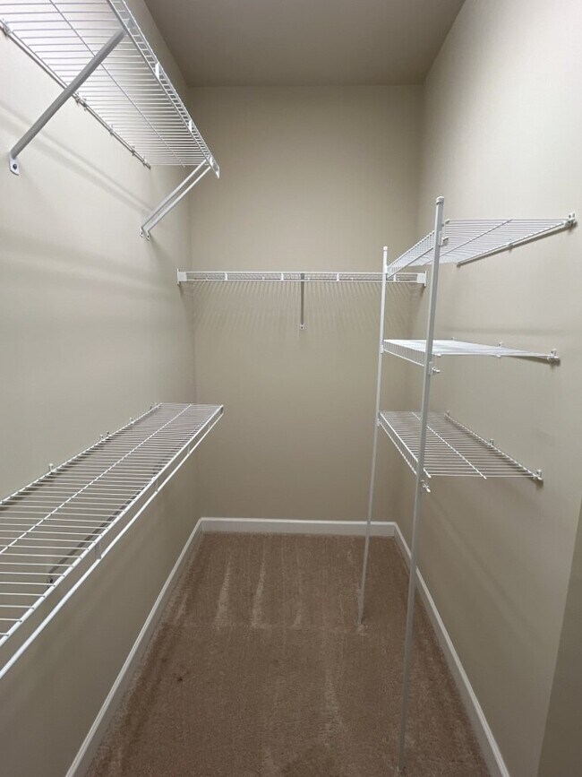 Building Photo - 579 Crossland Dr