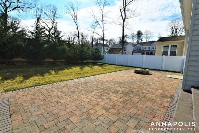 Building Photo - 917 St Martins Loop