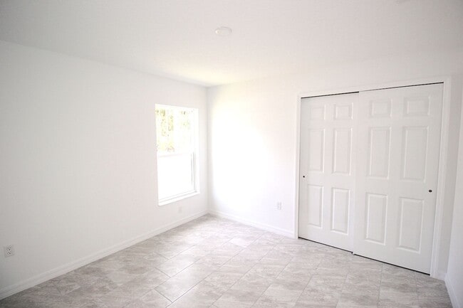 Building Photo - Spacious 4 Bed 2 Bath 2 Car Townhome Built in 2022 in Palm Coast!