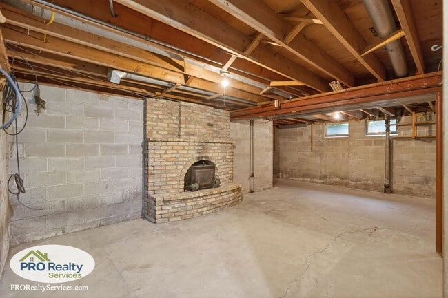 Building Photo - Recently Remodeled 4 Bedroom Home