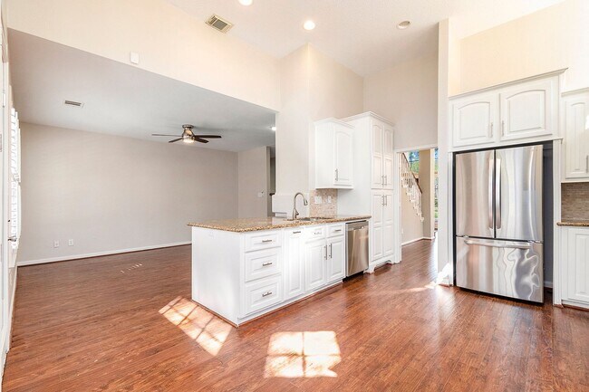 Building Photo - Spacious 2-Story, 5-Bedroom Home with a Pool in The Woodlands
