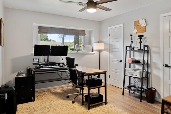 Building Photo - 9655 Meadowland Dr