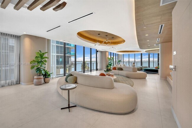 Building Photo - 700 NE 24th St