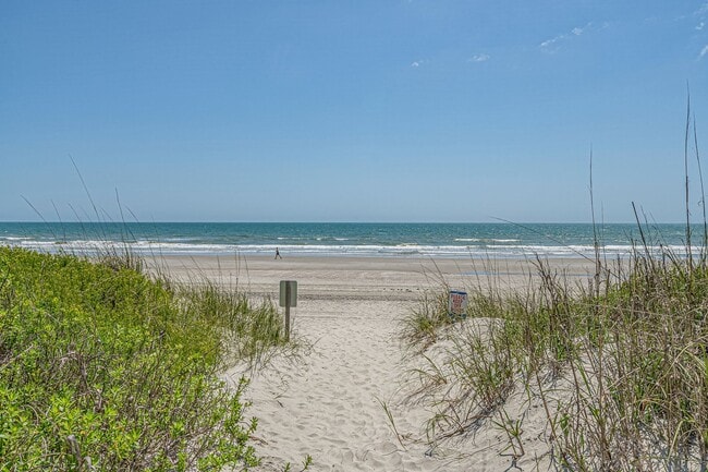 Building Photo - Snowbird Rental