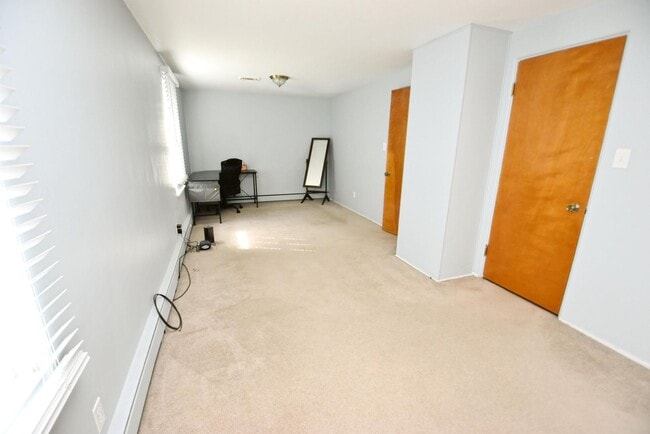 Building Photo - 3 bedroom 2 bath ranch style home in South Bend IN