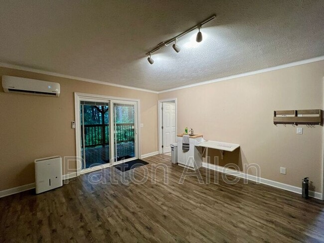 Building Photo - 9 Ravenwood Ln