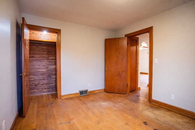 Building Photo - 610 Russell St