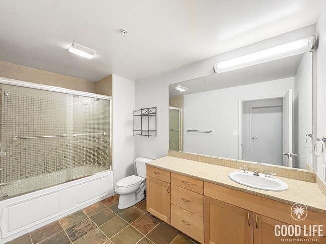Building Photo - Beautiful 1BD/1BA Condo in Downtown W/ Off...
