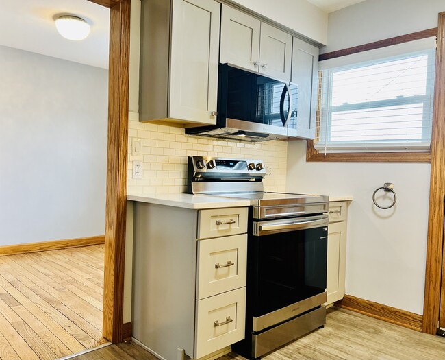 Building Photo - 5249 W 64th Pl