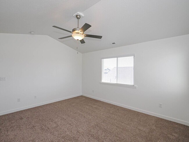 Building Photo - 4 Bedroom, 2.5 bathroom Eagle Mountain Home