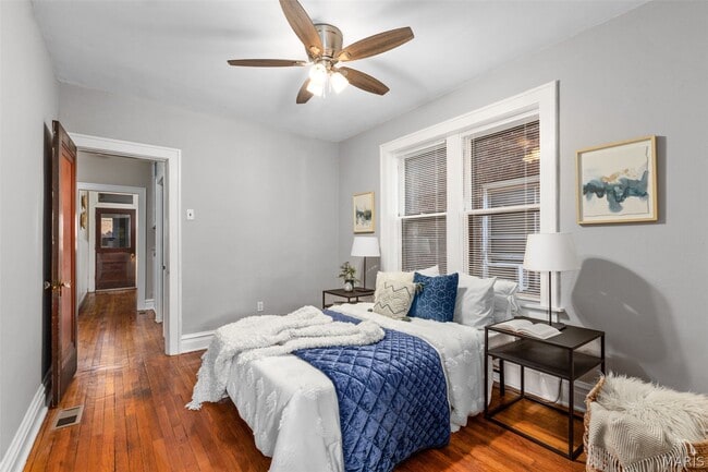 Building Photo - 4989 Tholozan Ave
