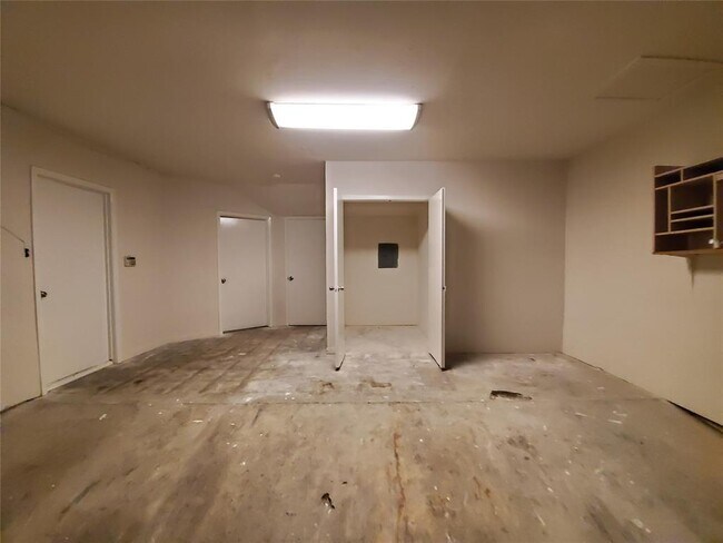 Building Photo - 18321 Sandy Cove