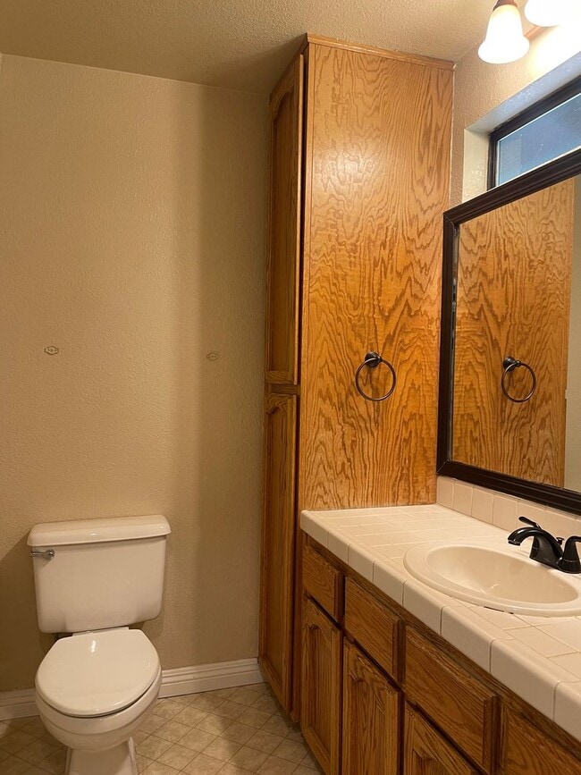 Building Photo - COUNTRY OAKS SUBDIVSION LARGE 3 BED 2 BATH...