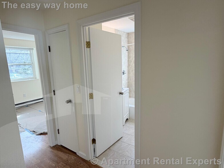 Building Photo - 104 Trowbridge St