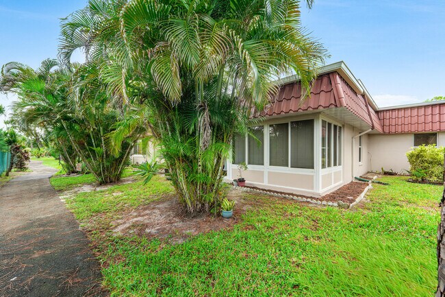 Building Photo - 687 Marlboro Oval