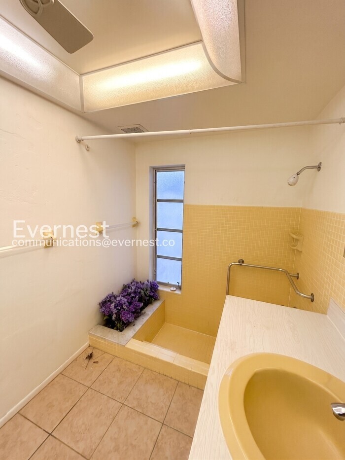 Building Photo - 4133 Grayton Dr