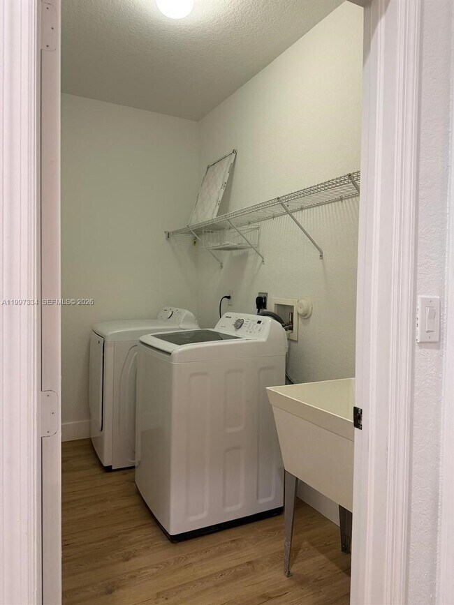 Building Photo - 14934 SW 41st Ln