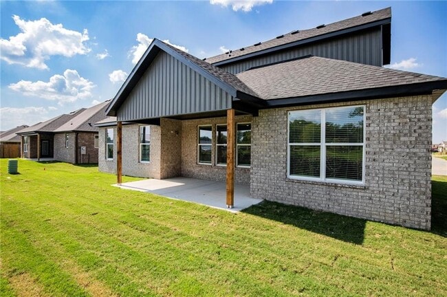 Building Photo - 104 White Oak St