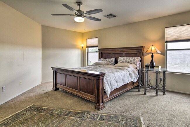 Building Photo - 1836 N Parkside Ln