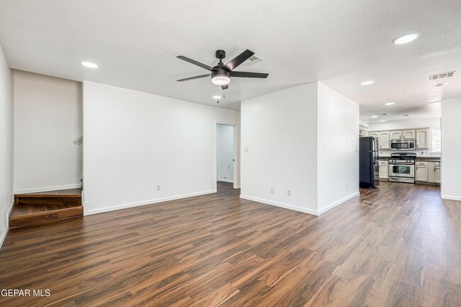 Building Photo - 7600 Plaza Redonda Dr