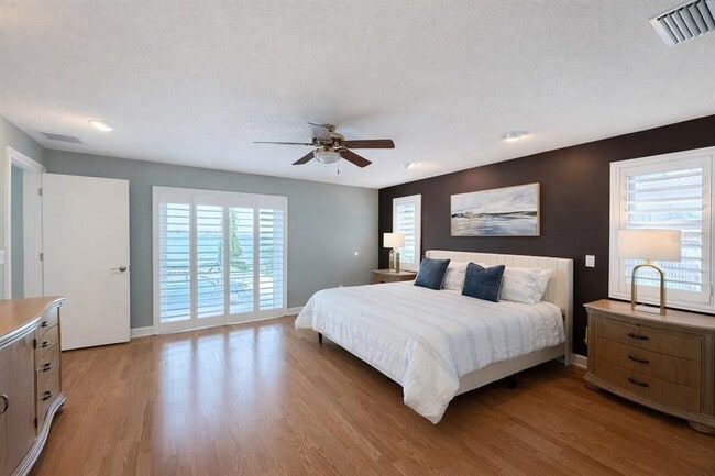 Building Photo - 615 Harbor Is