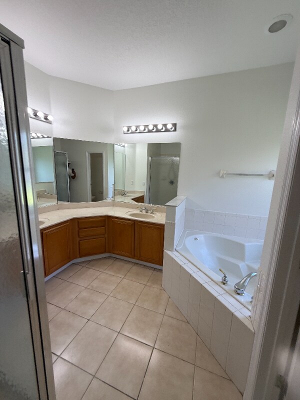 Building Photo - 3514 Valleyview Dr