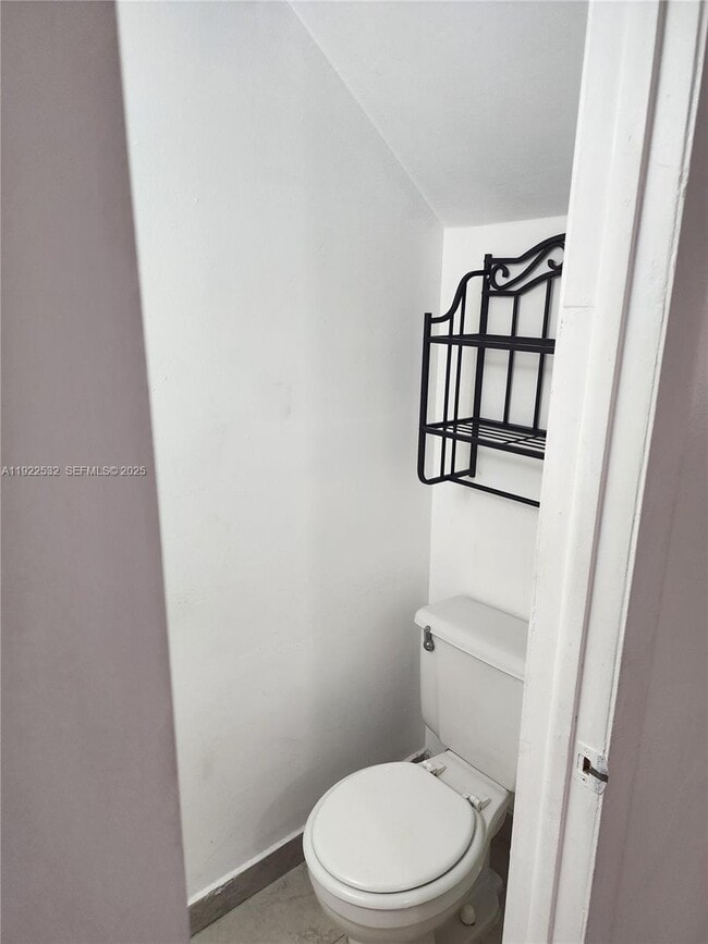 Building Photo - 562 NW 82nd Pl