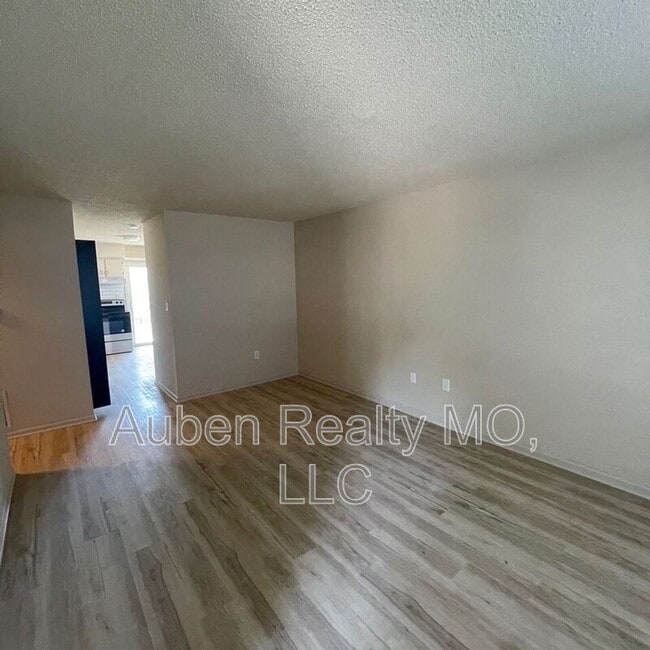 Building Photo - 3306 NW Mill Dr