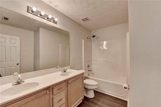Building Photo - 6670 Island Pointe Dr