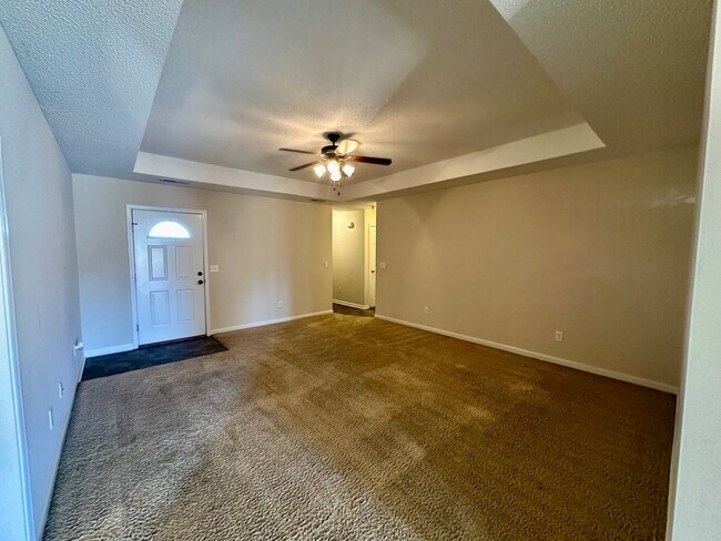 Building Photo - 3760 Vinca St