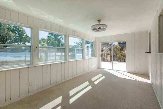 Building Photo - Updated 4-Bedroom Longwood Rental with Pool & Lawn Care Included – Move-In Ready