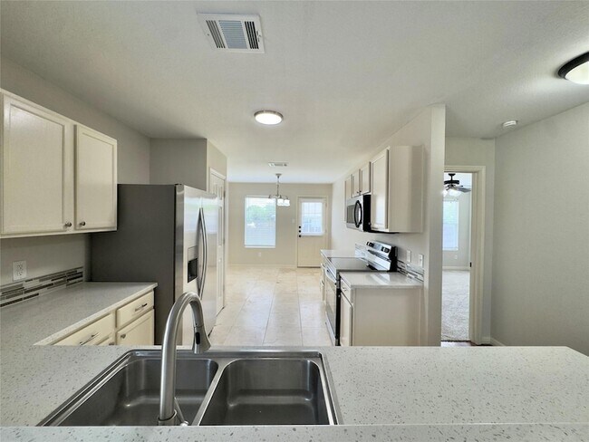 Building Photo - 204 Woodley Rd