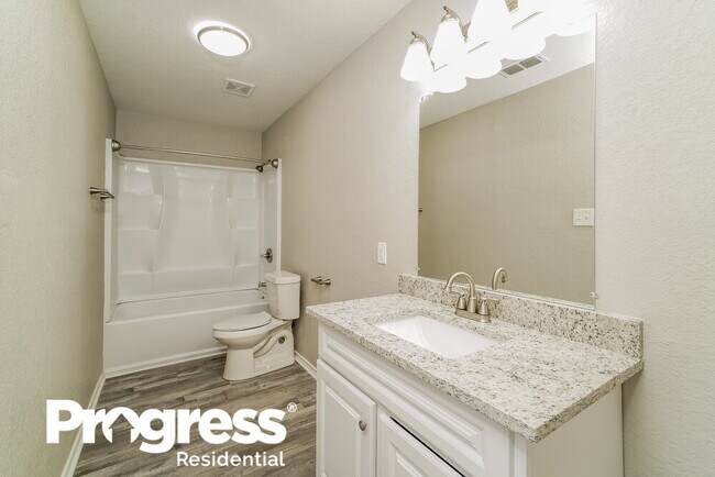 Building Photo - 659 Northlake Dr