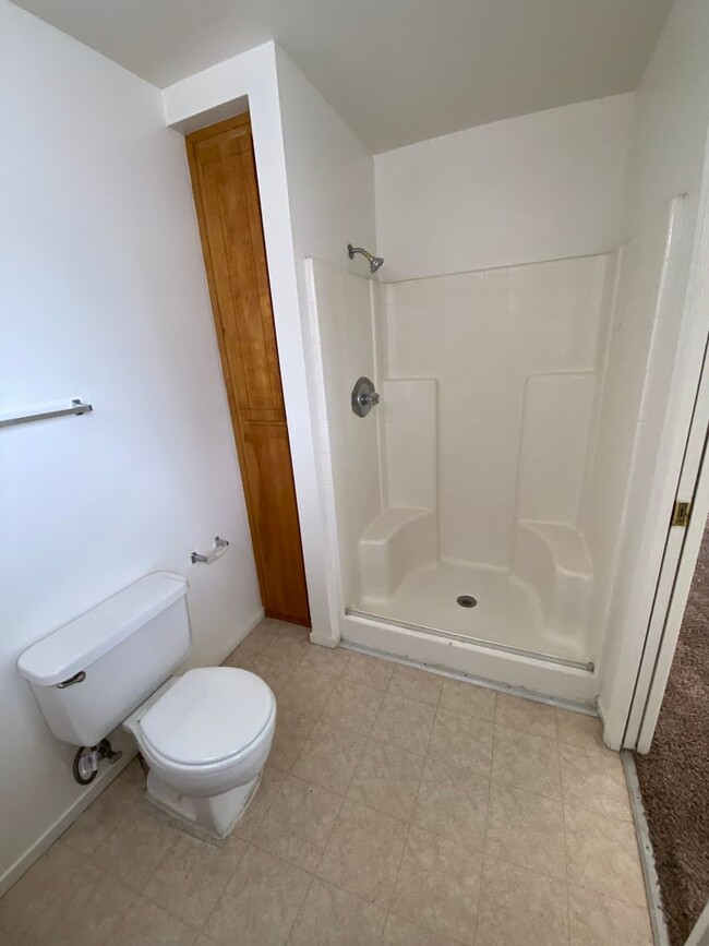 Building Photo - Charming 3 Bed/2.5 Bath on Packwood coming...