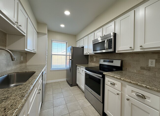 Building Photo - 845 Augusta Dr