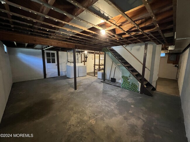Building Photo - 99 Mc Lean St