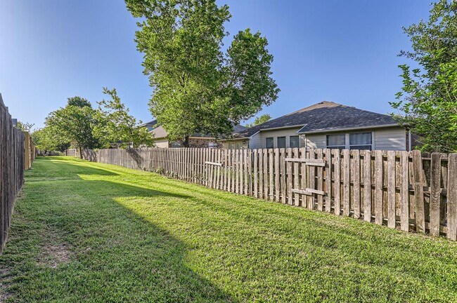 Building Photo - 2632 Century Park Blvd