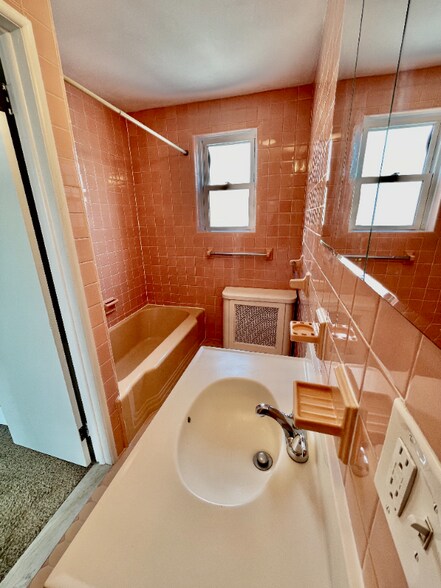 Building Photo - 1809 S 13th St