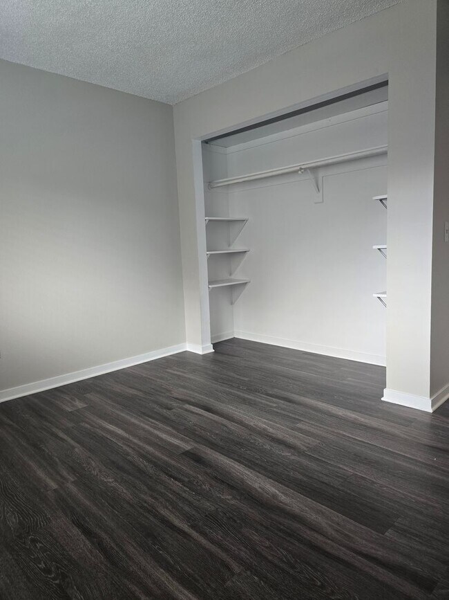 Building Photo - Fantastic Updated 2-Bedroom, 2-Bath Condo ...