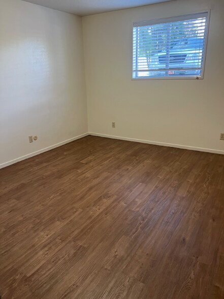 Building Photo - 372 W 200 N
