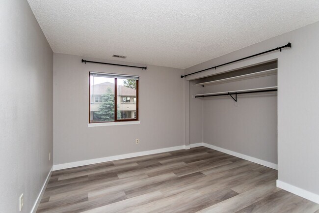 Building Photo - Cozy 2 bedroom, 1 bathroom retreat in a Gated Community!