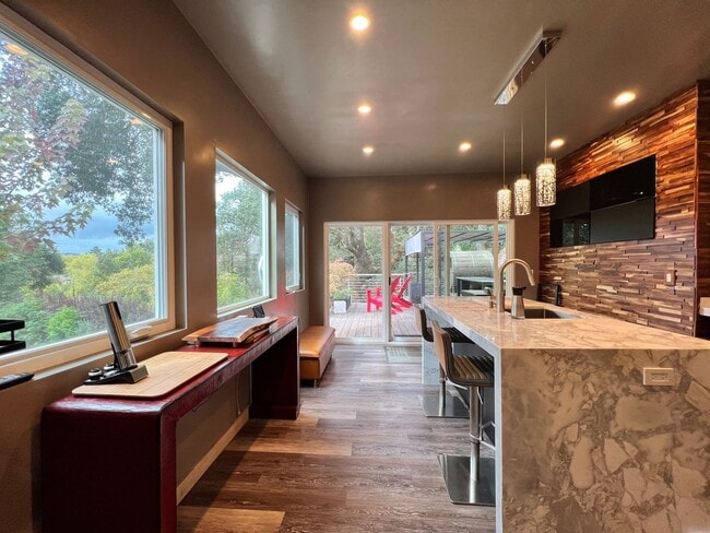 Building Photo - Contemporary Napa Loft Retreat