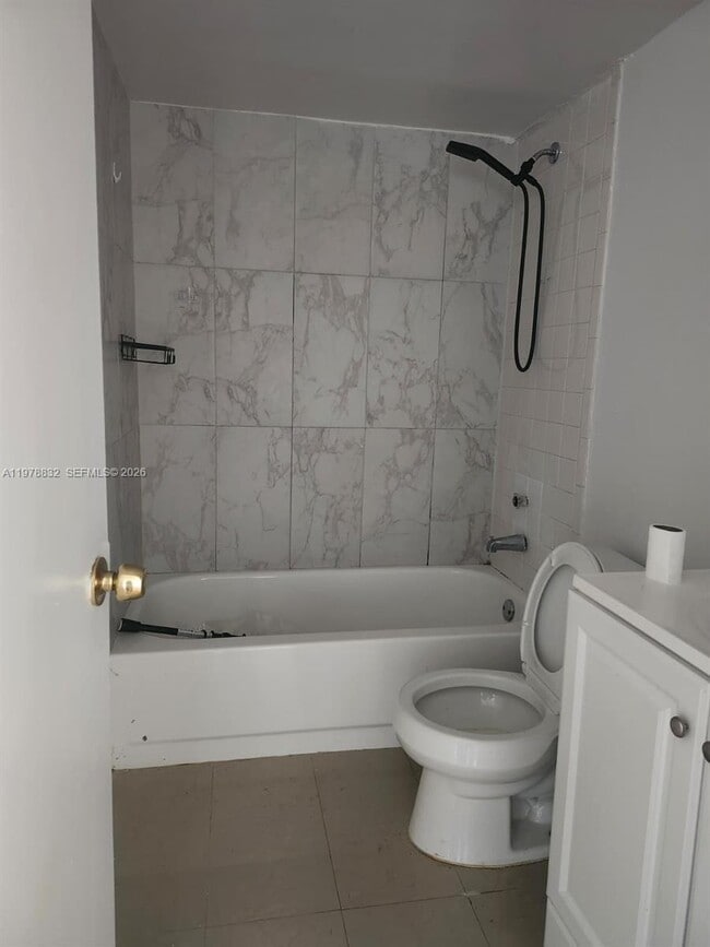 Building Photo - 10037 Winding Lake Rd