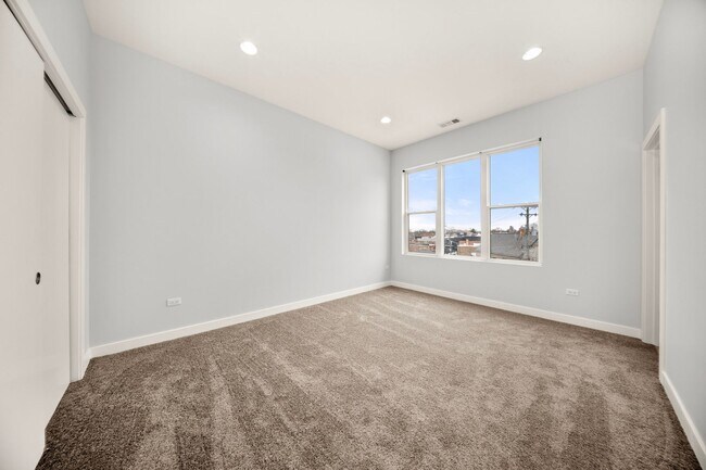 Building Photo - 8917 Grant Ave