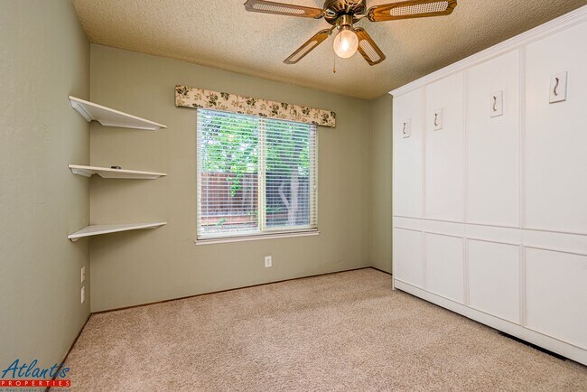 Building Photo - Lovely Home | Bonus Room | A/C | Solar Panels